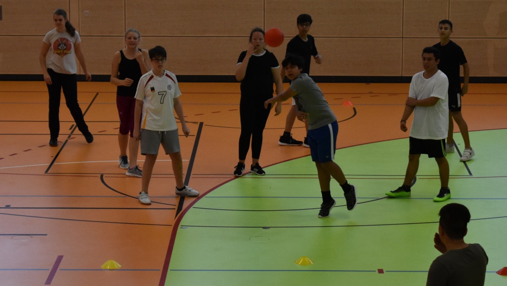 Klasse 8c gewinnt Völkerballturnier